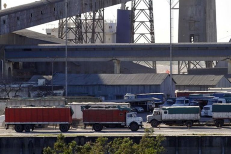 Lee más sobre el artículo Transportistas de granos denunciarán a los dadores de carga en Defensa de la Competencia