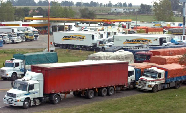 En este momento estás viendo Los transportistas autoconvocados de carga van al paro y se movilizan